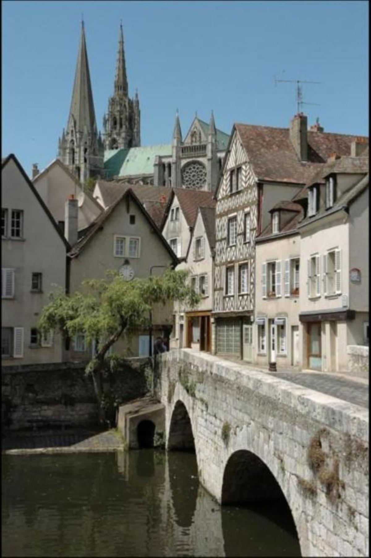 B&B Hotel Chartres Centre Cathedrale 3 Etoiles מראה חיצוני תמונה